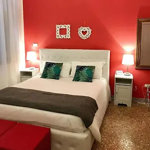residenza-quaggio-ca-grimani.hotelslidodijesolo.com/