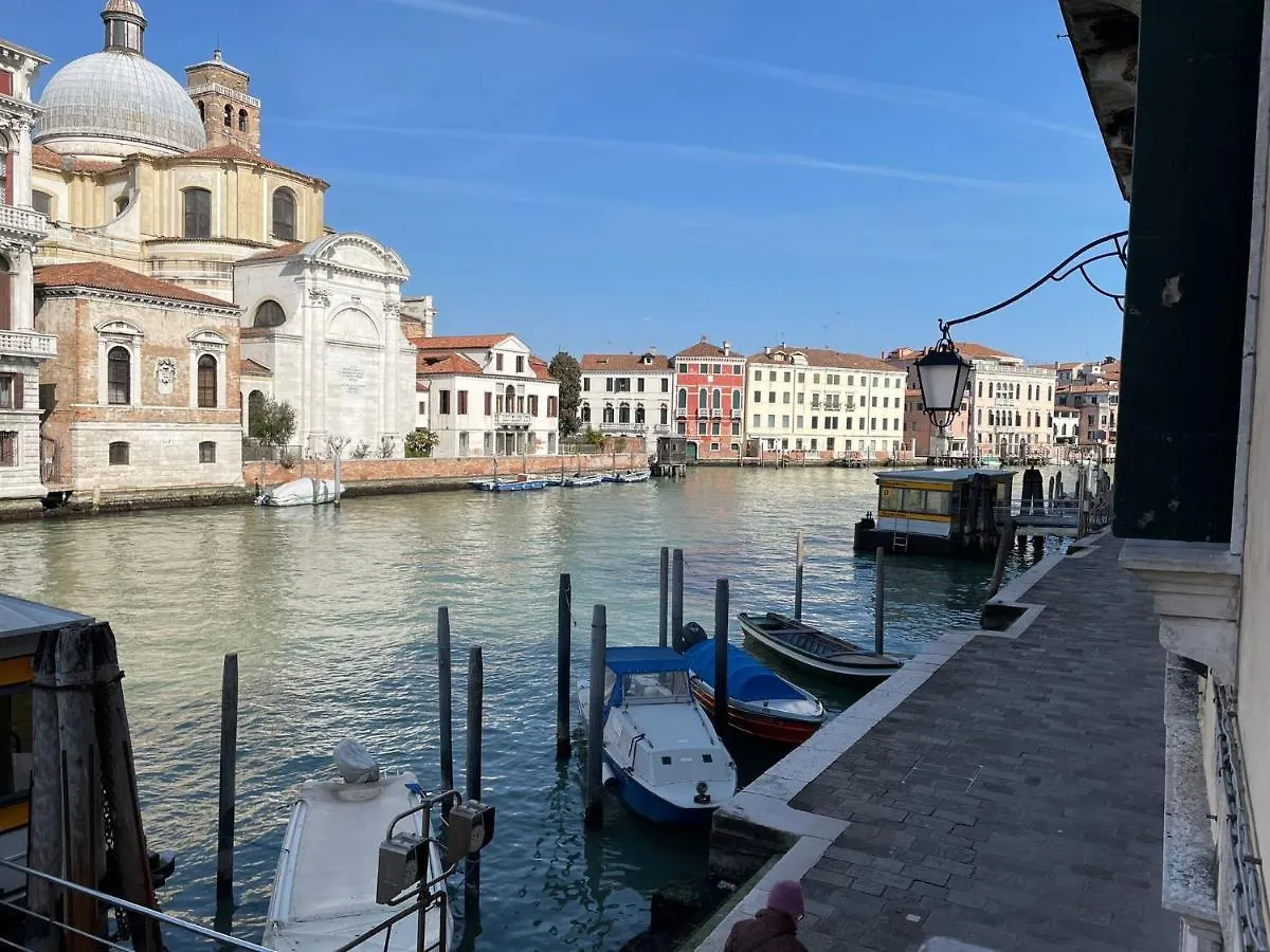 Canal Riva De Biasio Venice Guest house